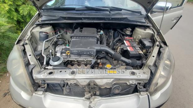 Toyota Vitz 2002 Silver