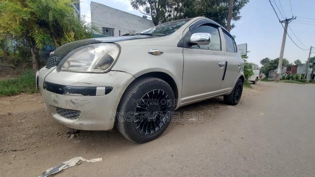 Toyota Vitz 2002 Silver
