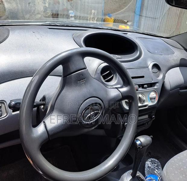 Toyota Vitz 2004 Silver