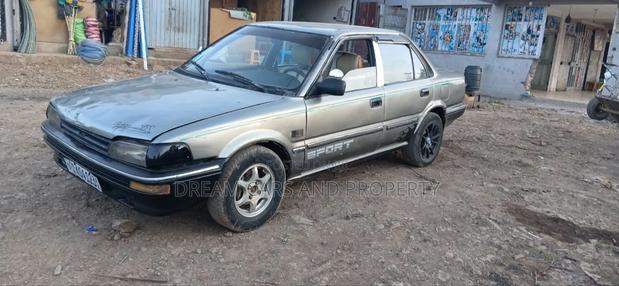Toyota Corolla 1990 Gray