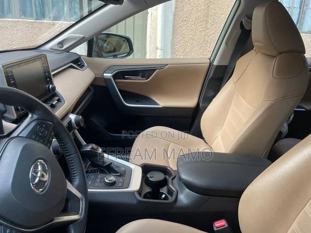 Toyota RAV4 2020 Green
