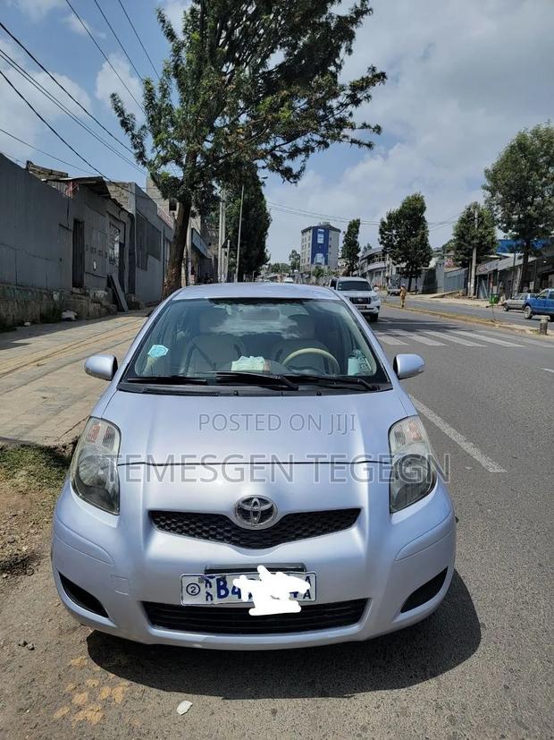 Toyota Yaris 2010 Burgundy