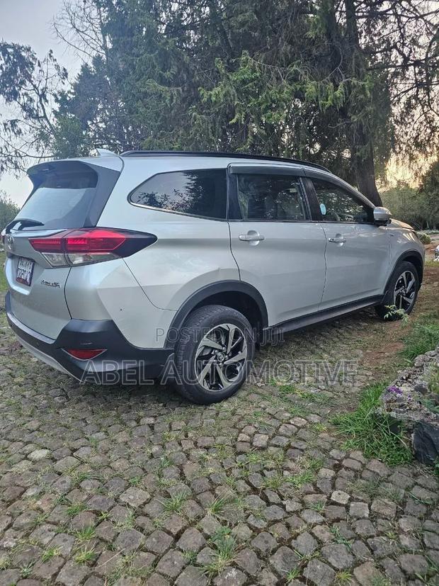 Toyota Rush 2022 Silver