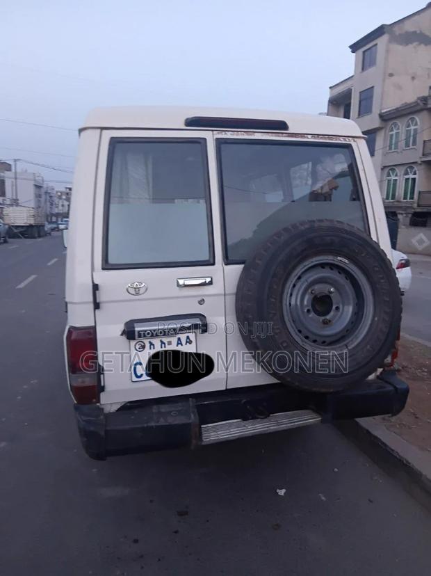 Toyota Land Cruiser 2017 White