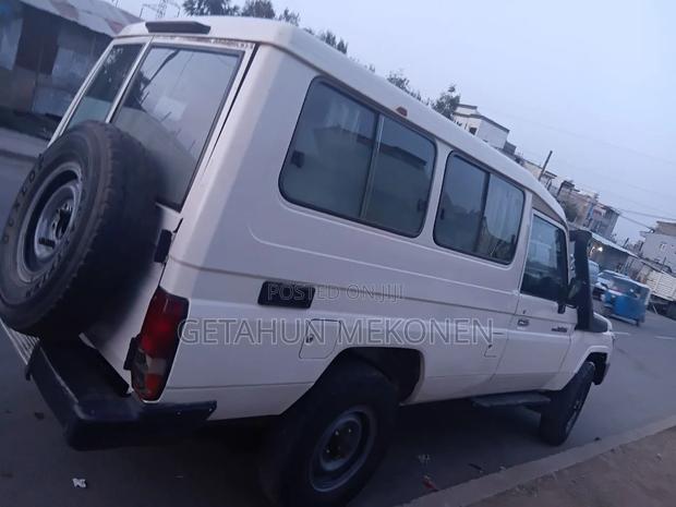 Toyota Land Cruiser 2017 White
