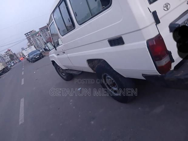 Toyota Land Cruiser 2017 White