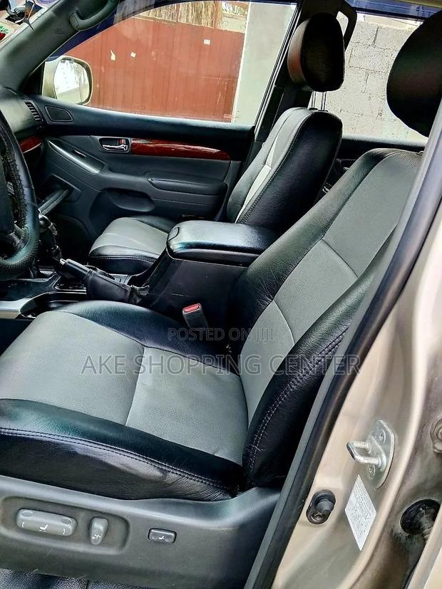 Toyota Land Cruiser 2006 Gray
