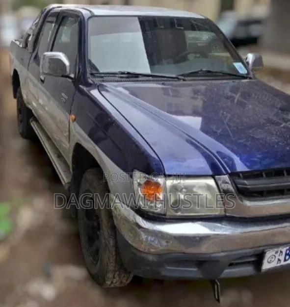 Toyota Hilux 2002 Blue