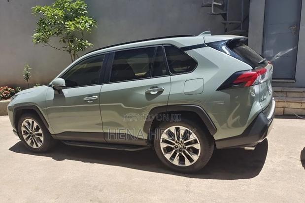 Toyota RAV4 2020 Green
