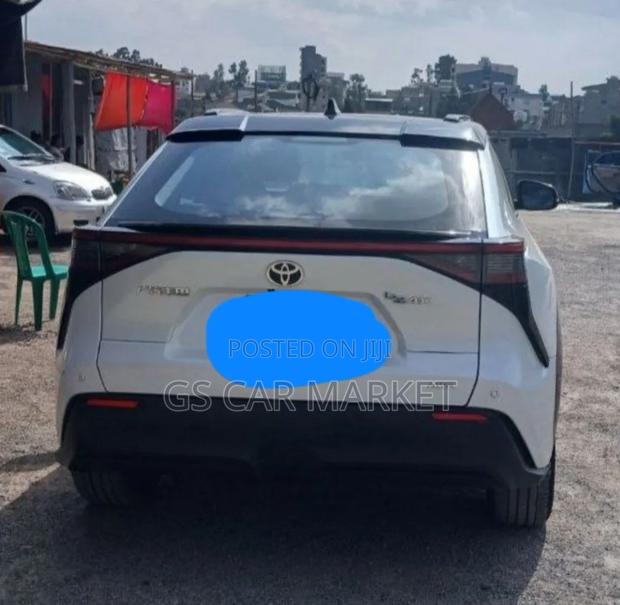 Toyota bZ4X 71.4 kWh AWD 2023 White