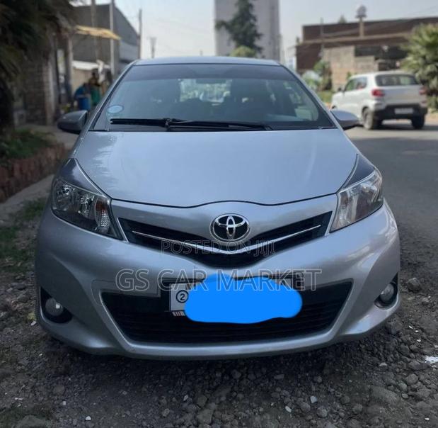 Toyota Yaris 2012 Silver