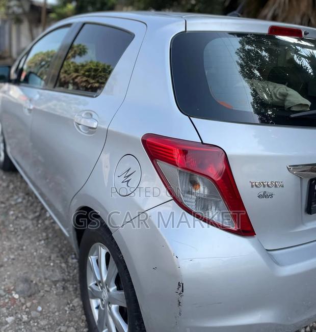 Toyota Yaris 2012 Silver