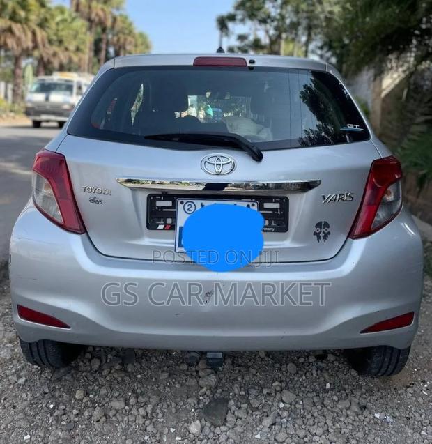 Toyota Yaris 2012 Silver
