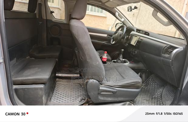 Toyota Hilux 2016 Gray