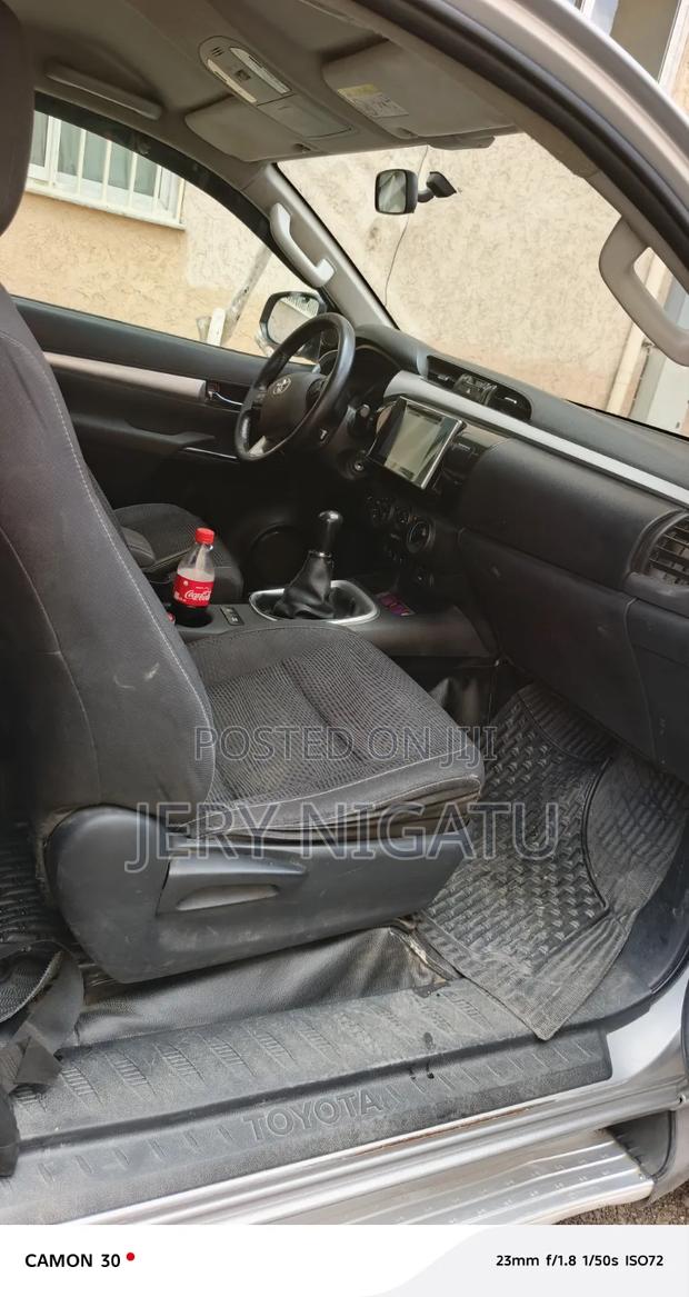 Toyota Hilux 2016 Gray