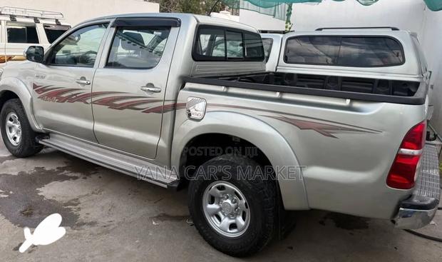 Toyota Hilux 2014 White