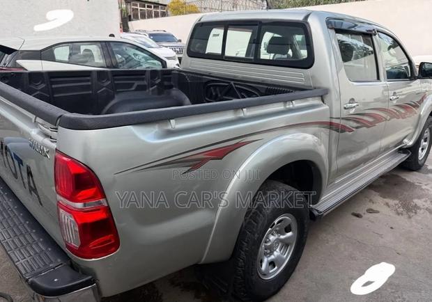 Toyota Hilux 2014 White