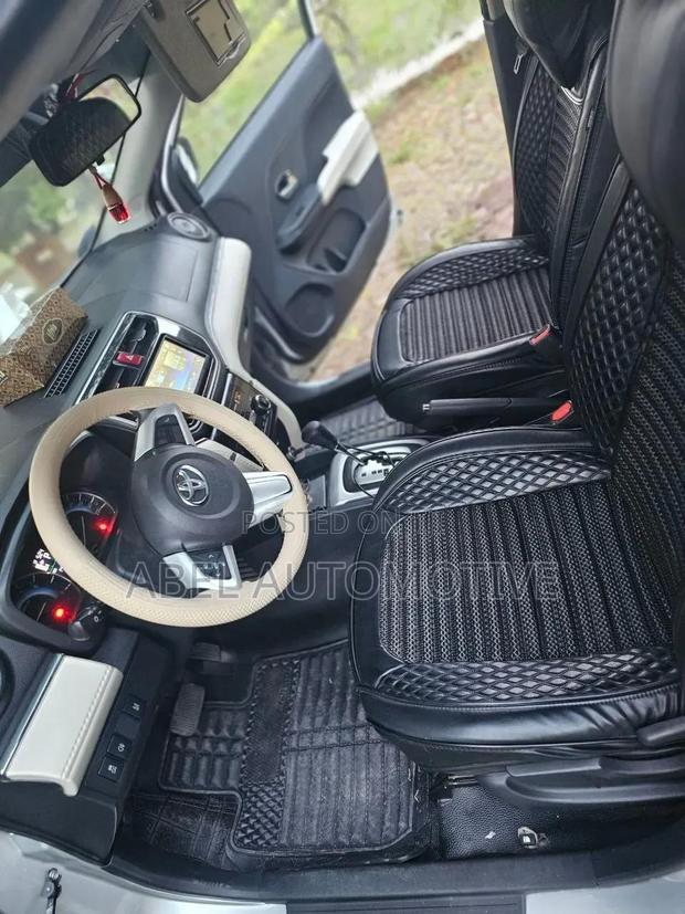 Toyota Rush 2022 Silver