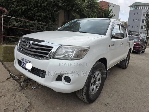 Toyota Hilux 2014 White