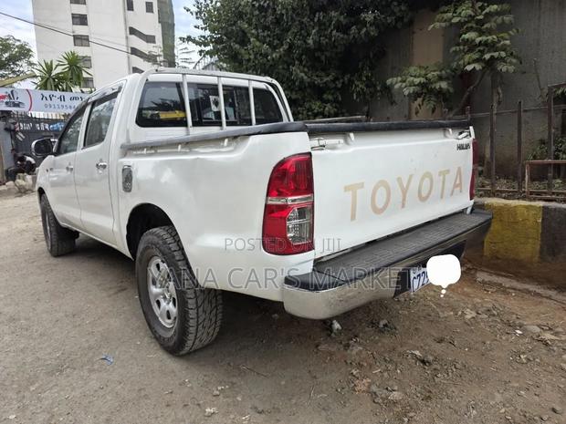 Toyota Hilux 2014 White