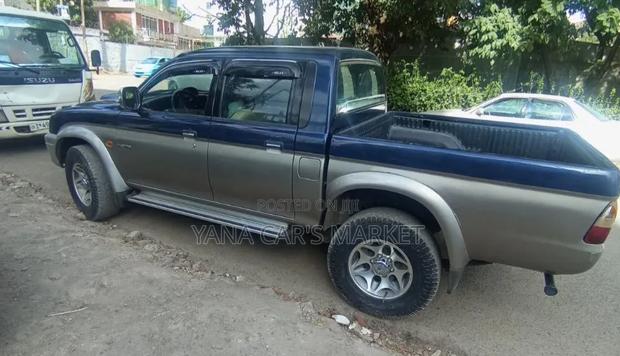 Mitsubishi L200 2002 Blue