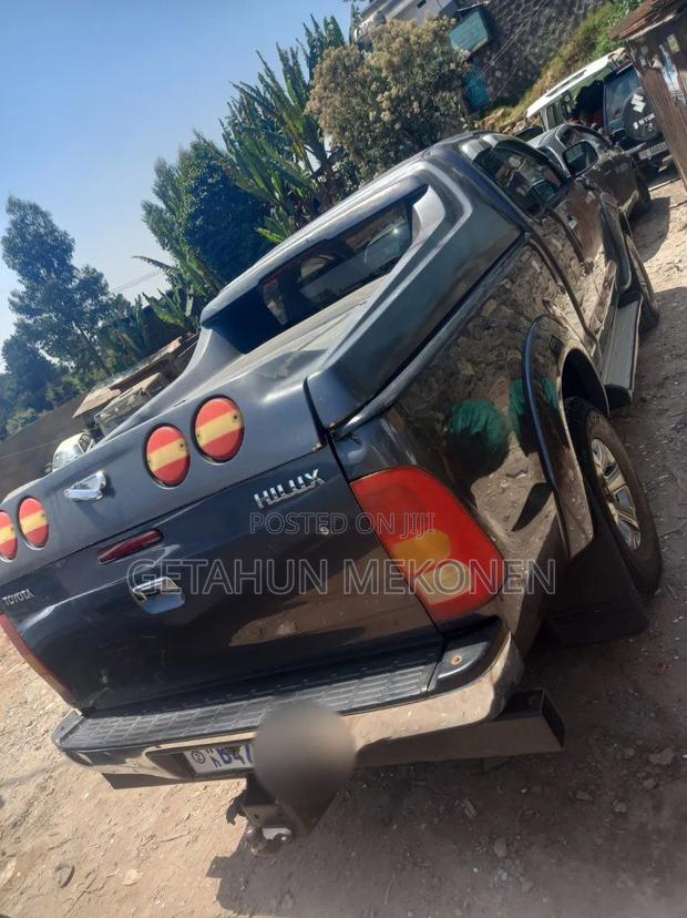 Toyota Hilux 2011 Blue