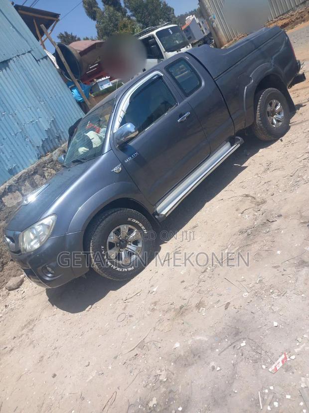 Toyota Hilux 2011 Blue