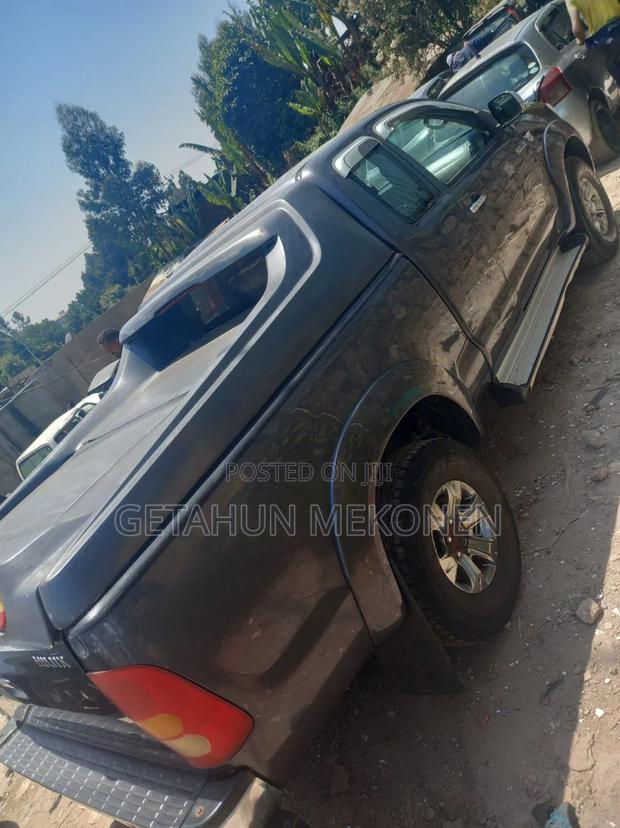 Toyota Hilux 2011 Blue