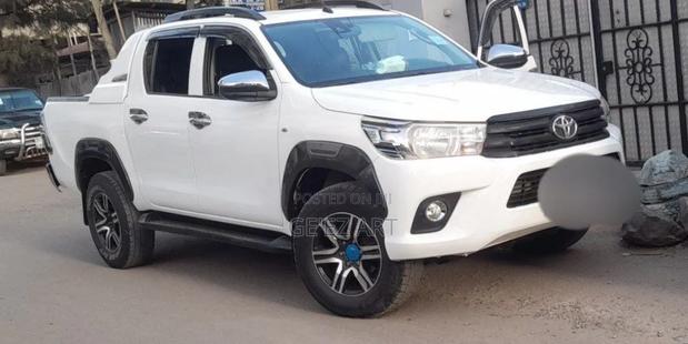 Toyota Hilux 2017 White