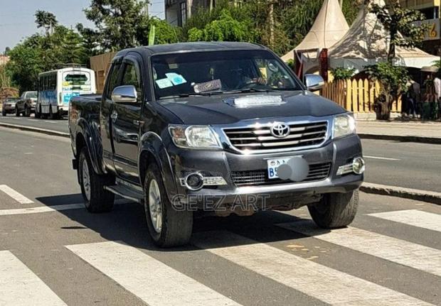 Toyota Hilux 2015 Gray