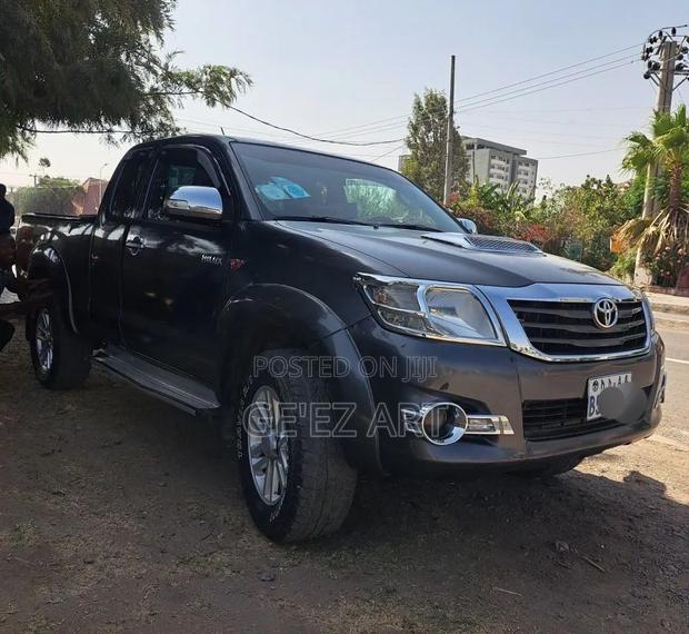 Toyota Hilux 2015 Gray