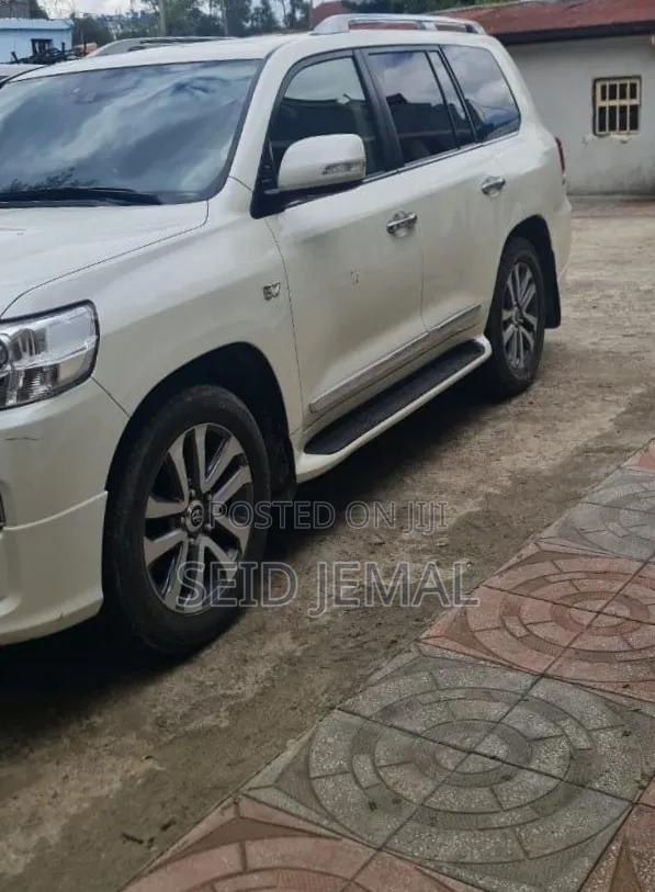Toyota Land Cruiser 2020 White