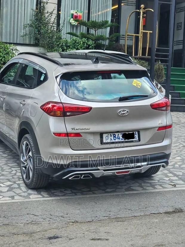 Hyundai Tucson 2018 Gold