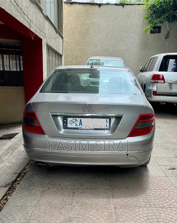 Mercedes-Benz C180 2010 Blue
