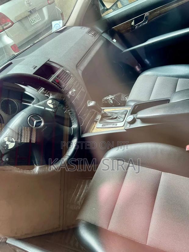 Mercedes-Benz C180 2010 Blue