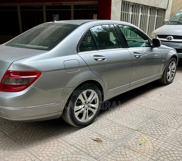 Mercedes-Benz C180 2010 Blue