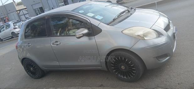 Toyota Yaris 2010 Gray
