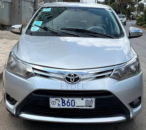 Toyota Yaris 2015 Silver