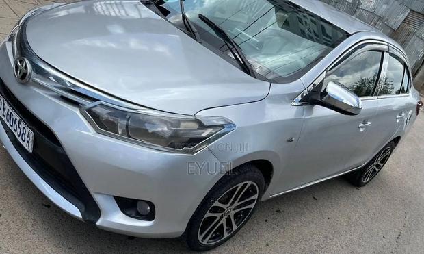 Toyota Yaris 2015 Silver