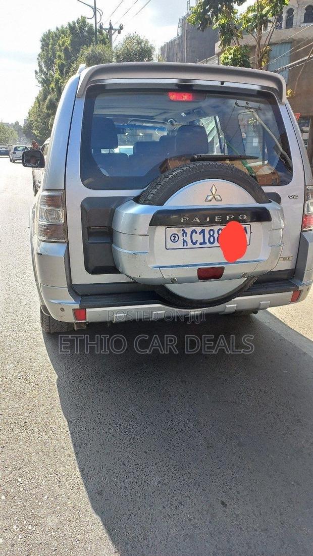 Mitsubishi Pajero 2010 Silver