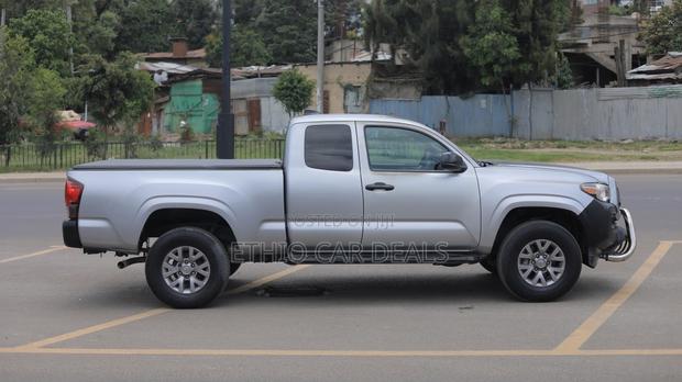Toyota Tacoma 2020 Silver