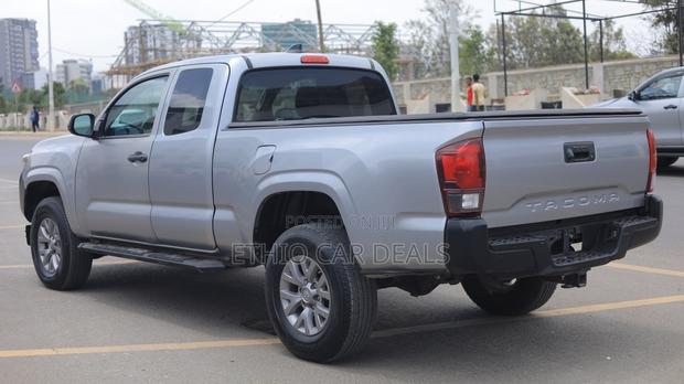 Toyota Tacoma 2020 Silver