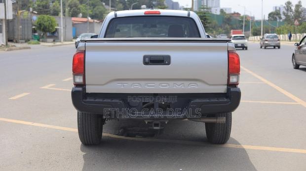 Toyota Tacoma 2020 Silver