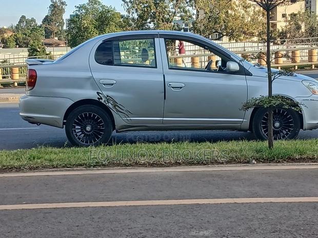 Toyota Platz 2003 Silver