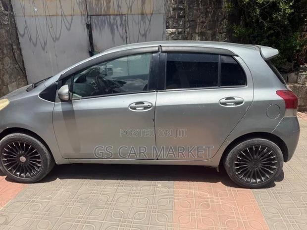 Toyota Yaris 2010 Gray