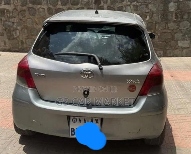 Toyota Yaris 2010 Gray