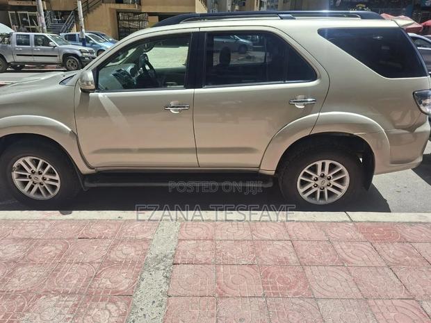 Toyota Fortuner 2012 Beige