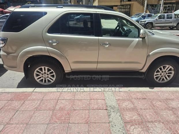 Toyota Fortuner 2012 Beige