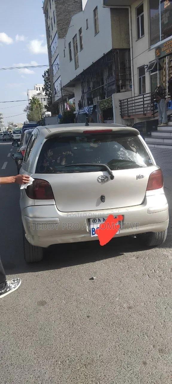 Toyota Vitz 2004 Gold
