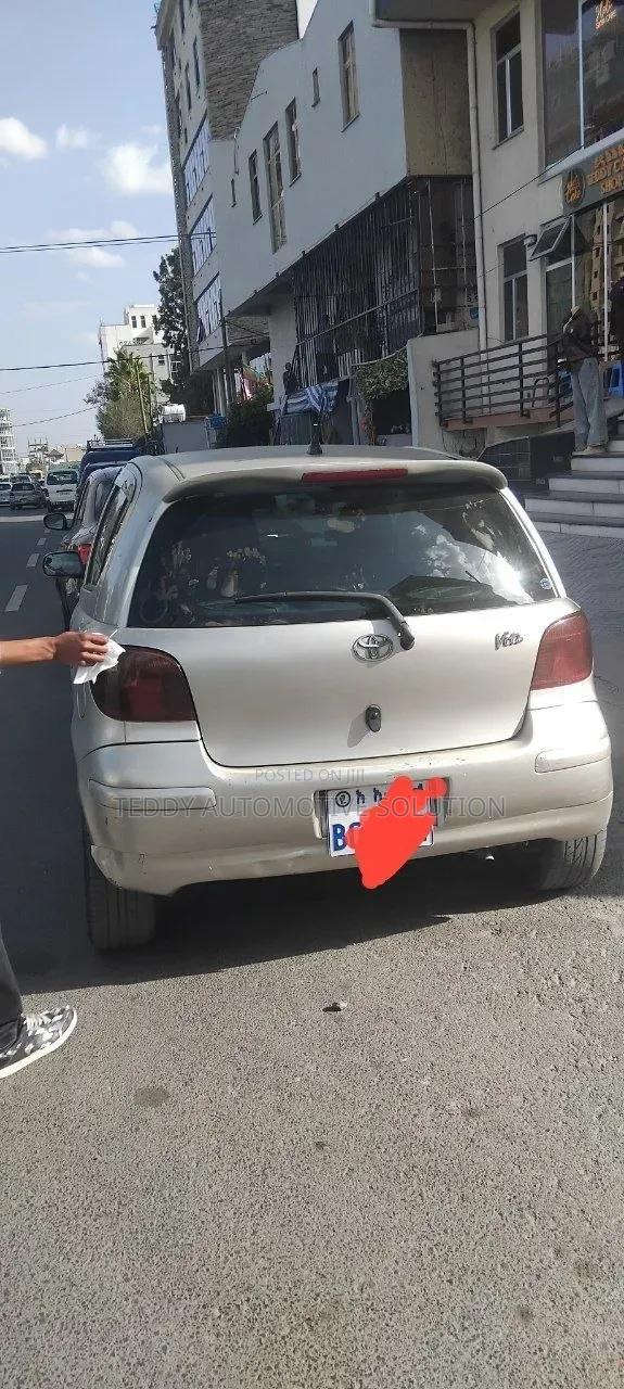 Toyota Vitz 2004 Gold
